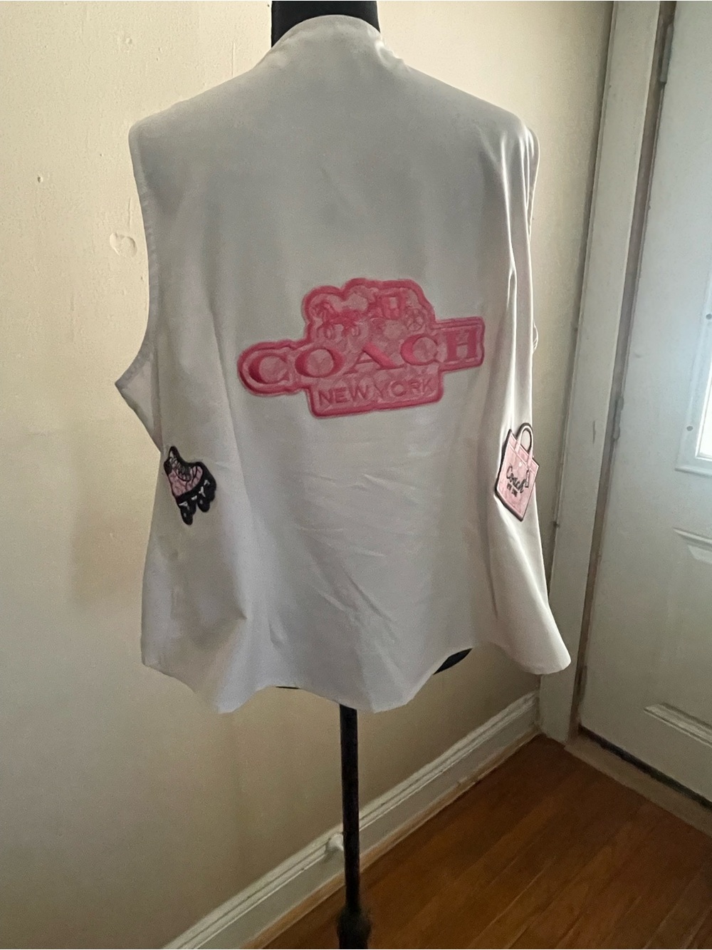 White Sleeveless Appliqué Vest with Playful Patches - Picture 2 of 2
